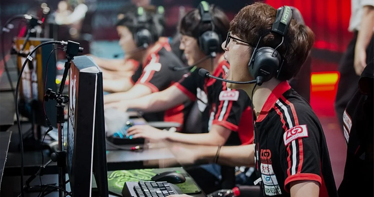 e-sports CyberPeace Cafe